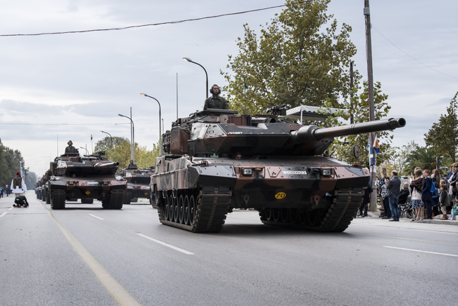 德国已率先提供豹2A6给乌克兰，但是其他豹2坦克使用国，并没有如预期的踊跃跟进。(图/shutterstock)