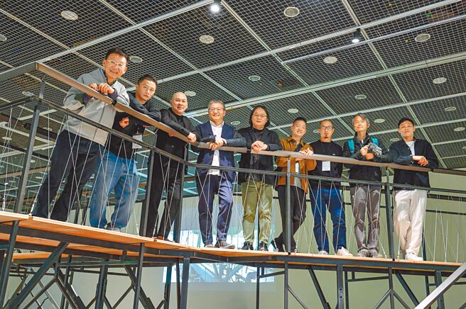 《超出建筑》由田中央团队与7位艺术家跨域合作。（当代馆提供）