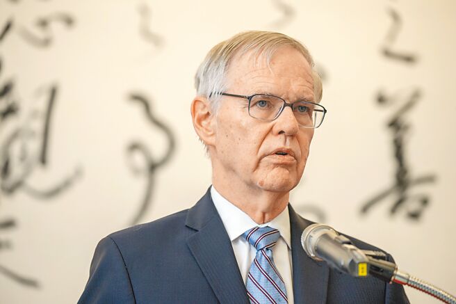 国民党副主席夏立言结束访中行返台，华盛顿政策圈对国民党与中共互动的友善程度逐渐感到不安。美国在台协会前主席卜睿哲认为台湾在与中国打交道时只有两个选项。第一是保护台湾利益最好的方式就是与中共接触。另一个就是台湾须竭尽所能来加强威慑。图为2019年10月31日，前AIT理事主席卜睿哲（Richard Bush）拜访蔡英文总统。（总统府提供）