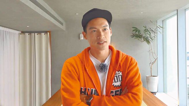 许孟哲被伙伴是腿控或胸控。（中视提供）