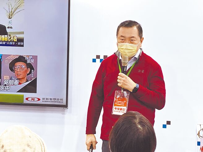 新光医疗科技展健康达人讲座昕新智慧诊所院长朱光恩主讲「肠胃镜检查为何重要，如何提升肠胃镜检查的品质」，民眾收穫满满。（邓博仁摄）