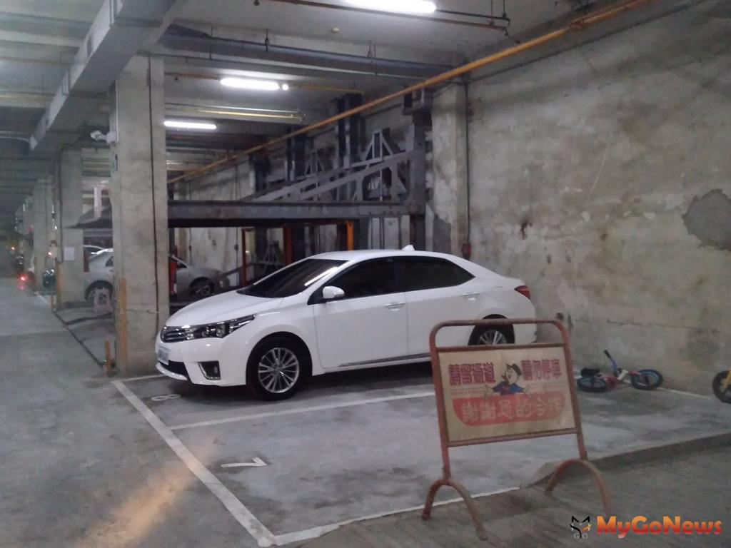 台南市近期一棟大樓成功完成機械車位合法變更為平面停車位案例，引起社會注意。 (圖/MyGoNews買購房地產新聞)