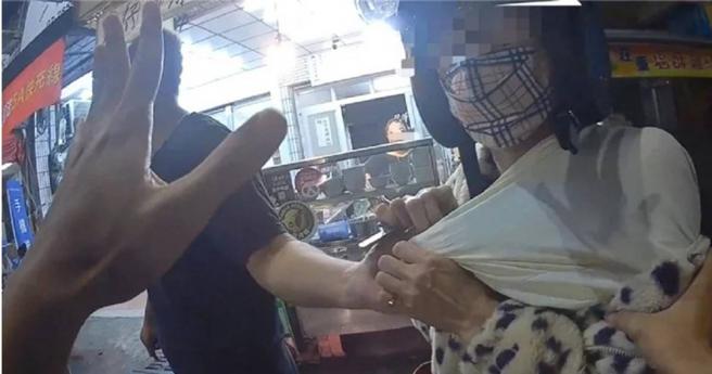 万一行窃不成失风遭人逮住，此时黄女就会「一哭二闹三下跪」求人原谅。（图／翻摄照片）