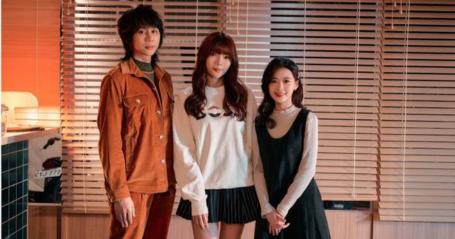 霸天（左）与陈紫渝（右）在施语庭新歌MV中饰演情侣。（图／硬搞娱乐提供）