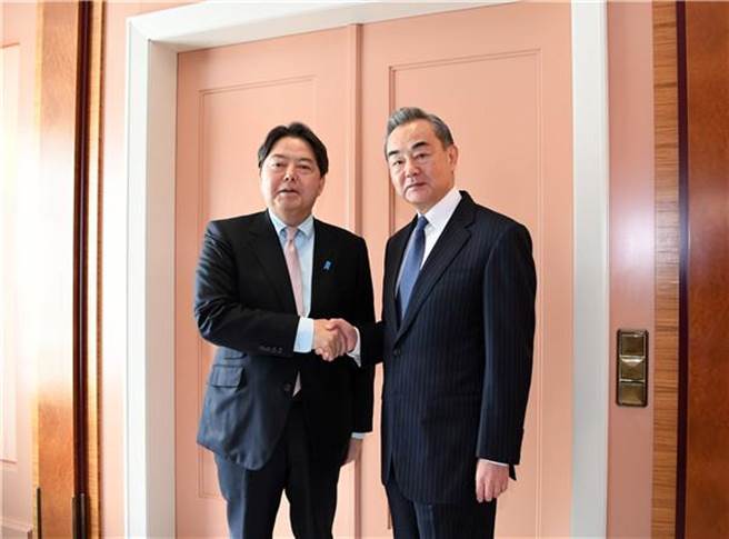 中共中央政治局委員、中央外辦主任王毅與日本外相林芳正會面後，外傳中日安全對話將在22日舉行，但中國大陸官方尚未證實。（翻攝自中國外交部網站）