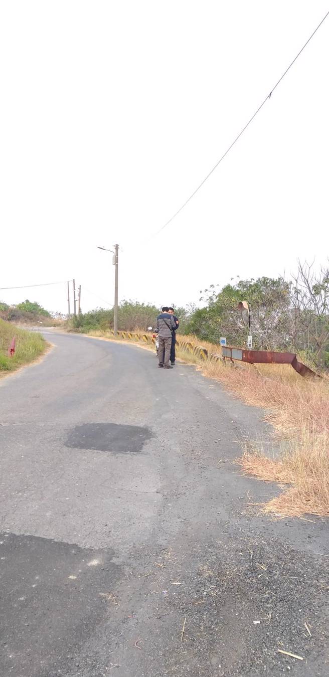 警方到现场勘查。（简铭柱翻摄）