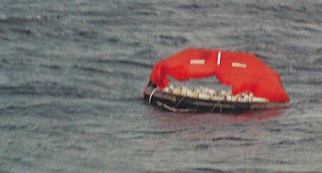 救生筏中藏有842公斤K他命。（高雄地检署提供／袁庭尧高雄传真）★《中时新闻网》关心您：保护自己、远离毒品！