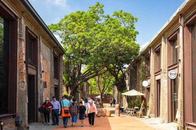驳二艺术特区的文青感深受港澳旅客喜爱。(高雄市观光局提供)