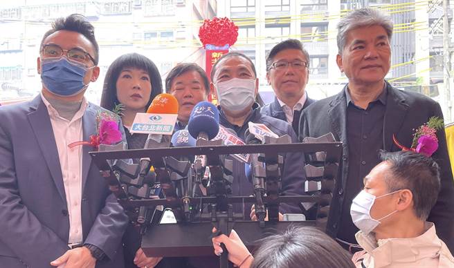 对于前行政院长苏贞昌表态支持赖清德一事，新北市长侯友宜认为大家同心齐力让国家永续繁荣最重要。（吕健豪摄）