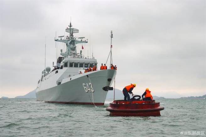 飞弹护卫舰宜春号参与东部战区实兵实弹训练。（图／取自东部战区微博）