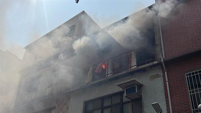 「金门西门町」之称的贞节牌坊附近今天发生民宅火警。（民眾提供）