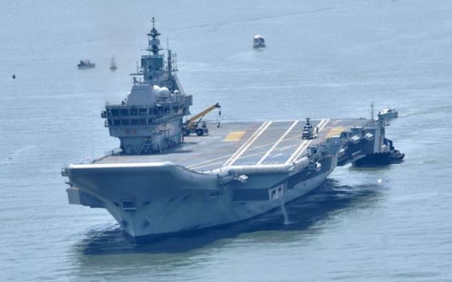 印度第一艘自制航母「维克兰特」号（INS Vikrant）2022年7月完成攸关主要装备和系统第4阶段海试的画面。（印度海军）