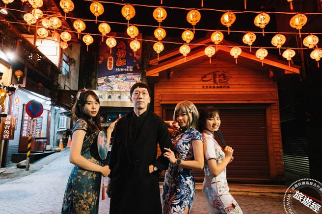 「九份红灯笼祭」活动于升平戏院前打造璀璨灯笼海。（图片：新北市政府观光旅游局提供）