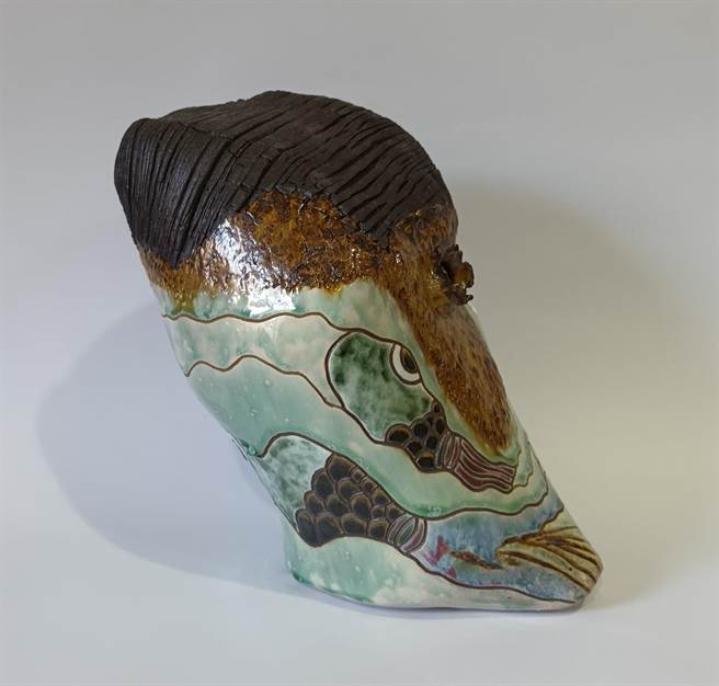 曾桂梅以鱼为创作意象发想《安乱太极》作品。（陈淑娥摄）