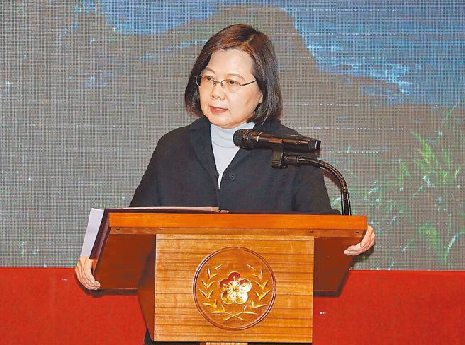 蛋价日前涨到批发价每台斤52.5元创歷史新高，鸡蛋贵又买不到造成哀鸿遍野，蓝营民代也陆续分享超市买不到蛋的照片。图为总统蔡英文。（图／本报系资料照）