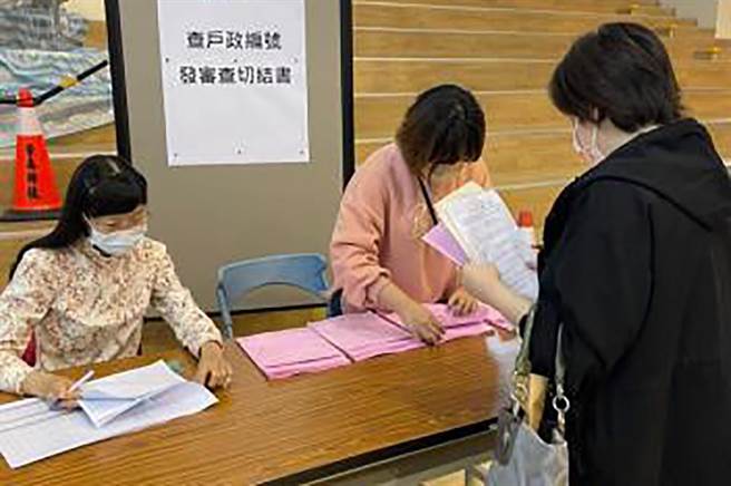 新竹县今年办理全国中等学校运动会，112学年度总量管制学校新生入学登记时间比去年提前一周，请家长注意。（新竹县政府提供／罗浚滨新竹传真）