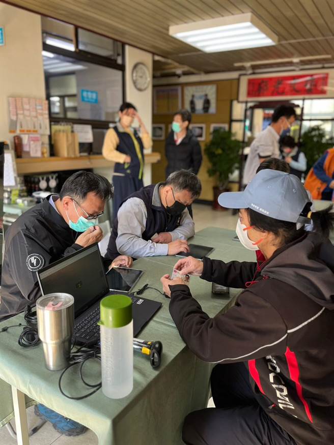 台电中区施工处响应「捐血一袋、救人一命」公益精神，20日在丰原办理捐血活动。（台电提供／陈淑娥台中传真）
