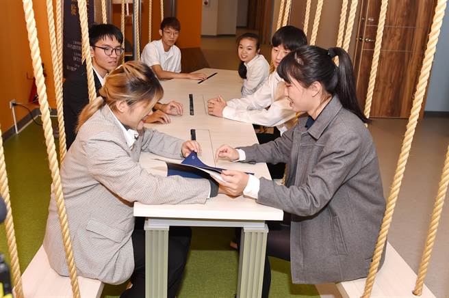 鼓励长者利用閒暇时间加入「中区长青学苑」行列，为生活增添更多乐趣，还能认识志同道合及跨领域的乐龄朋友。（静宜大学提供／陈世宗台中传真）