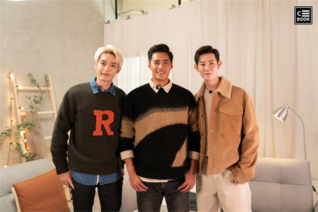 陈伟殷(中)接受曹佑寧访问，右为夏和熙。(CBOOK提供)