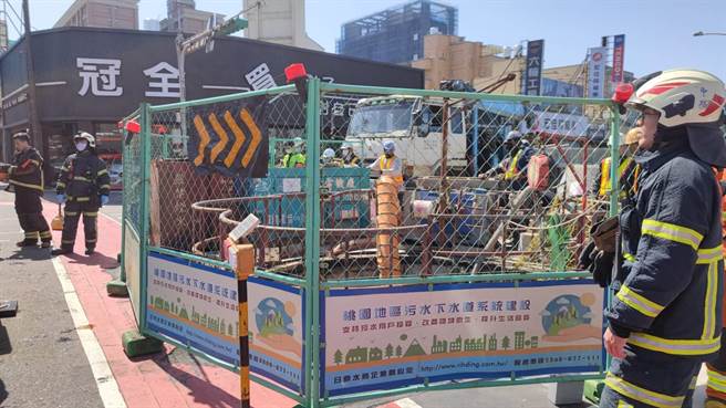 「龙舟天菜」陈俞安，16日清晨骑车坠入深达14公尺的施工坑洞身亡。(蔡依珍摄)