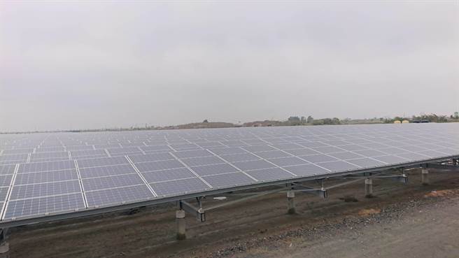 台南沿海光电板电缆线频频遭窃，业者困扰。（程炳璋摄）