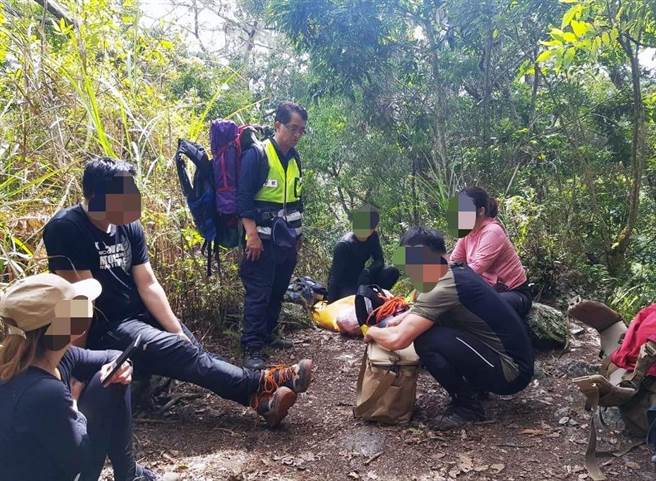5名登山客到海端乡辘辘温泉泡汤失联，台东警消顺利寻获。（民眾提供）