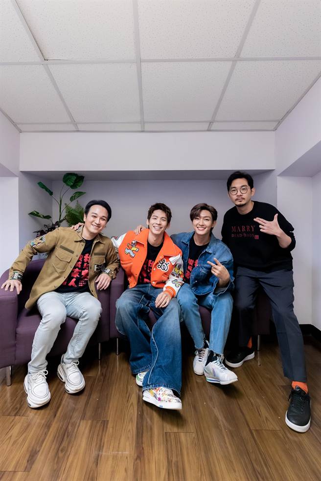 电影监制吴明宪（左起）、导演程伟豪、主演林柏宏、惊喜客串炎亚纶现身特映会。（金盏花大影业提供）