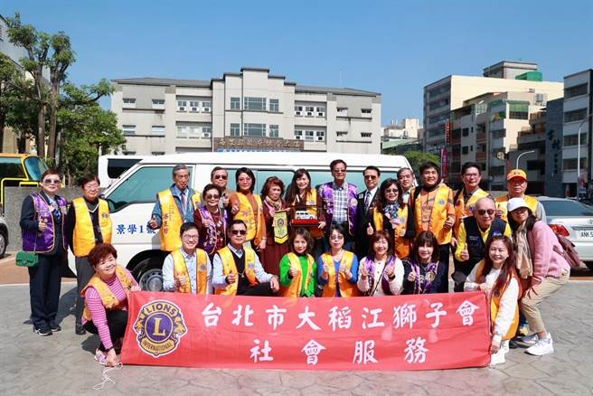 南投县政府20日获赠1辆復康巴士。（南投县政府提供／廖志晃南投传真）