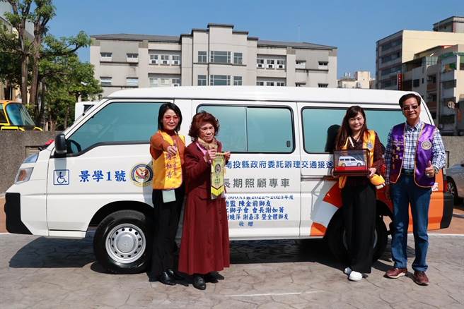 南投县政府20日获赠1辆復康巴士。（南投县政府提供／廖志晃南投传真）