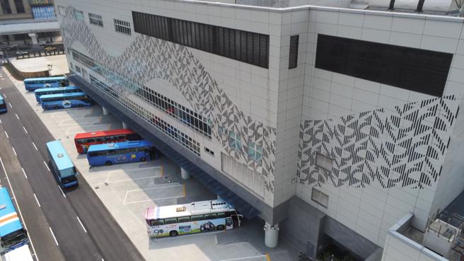 锺鸣时吁请中央辖管的国道公路台铁机捷等，中央仍应百分之百承担。 图/新北市政府提供