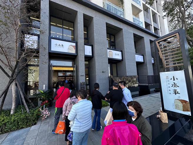 泰嘉开发近期与台南人气烘焙坊「小丞事」合作，开幕日850条吐司抢购一空。（柯宗纬翻摄）