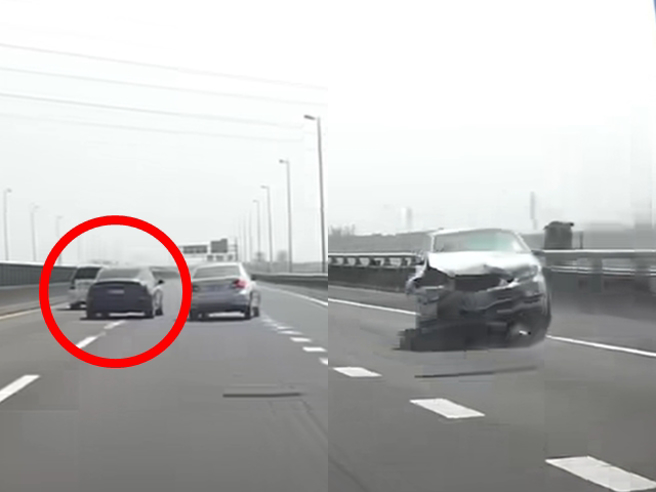 特斯拉遇到前方轿车龟速，试图右切至中线时，遇到右侧一辆银色车并排行驶，特斯拉最后未打方向灯右切，造成银车反应不及自撞护栏。（翻摄自脸书「爆料公社」）