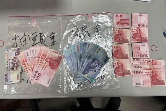 警方现场查获约123万元赌资。（翻摄照片／崔正纲高雄传真）