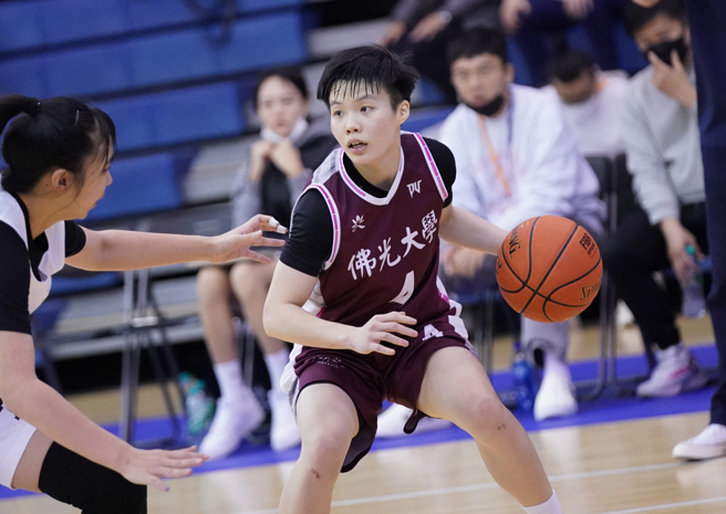 佛光大学李宜桦13分、10篮板、10助攻，UBA及生涯首次大三元。（大专体总提供）