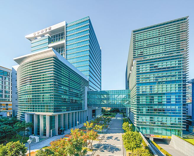 111年银行业专利申请，合作金库银行以220件傲人成绩，跃居金融业鳌头。图／合作金库银行提供