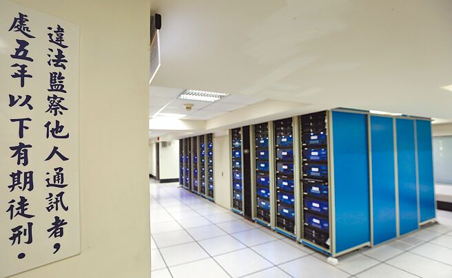吴岳辉对林仲斌当年违法搜证一事，至今耿耿于怀，甚至事隔多年，仍透过司法讨公道。图为法务部调查局通讯监察处监听作业室。（本报资料照片）