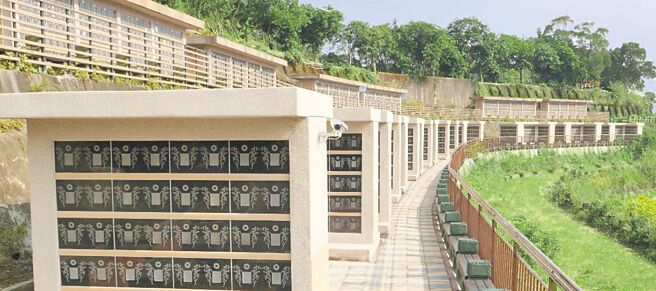 议员汪志冰表示，台北市军人公墓有804案申请塔位，却迟迟未能入塔。（台北市议员汪志冰研究室提供／杨亚璇台北传真）