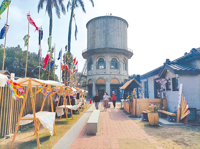 云林县北港镇水道头文化园区只有10角水塔内设有简易厕所，如厕空间不敷使用。（张朝欣摄）