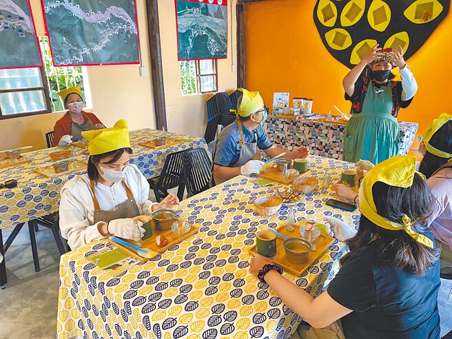 大武乡加罗板部落推出「回加蒸蛋糕」游程，期盼带动产业发展，让部落青年返乡。（蔡旻妤摄）