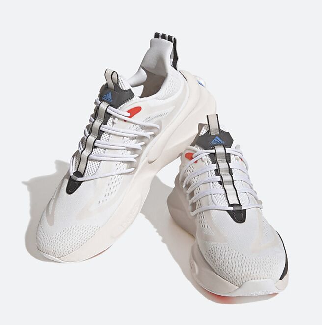 Global Mall桃园A19的adidas男款慢跑鞋，原价3990元，优惠价2793元。（Global Mall提供）