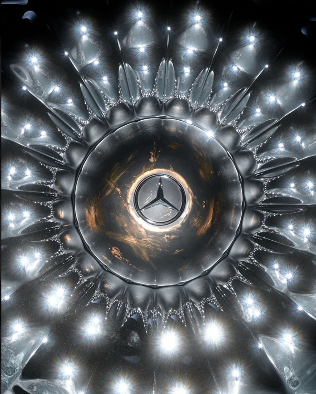 Mercedes-Benz X Moncler 首度跨界合作激發想像力美學(圖/CARSTUFF)