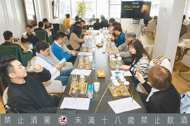 旺旺中时第一届「金威奖」北中南3场大规模素人盲饮活动，邀请300位民眾选出心目中最佳威士忌。（林胜发摄）饮酒过量有害健康