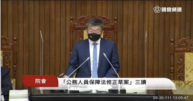 知情人士指出，警界长年积非成是，一轮正常排班就是12小时，若要合乎立法院修法新规，现有警力几乎无法应付突发状况。（图／翻摄自国会频道）