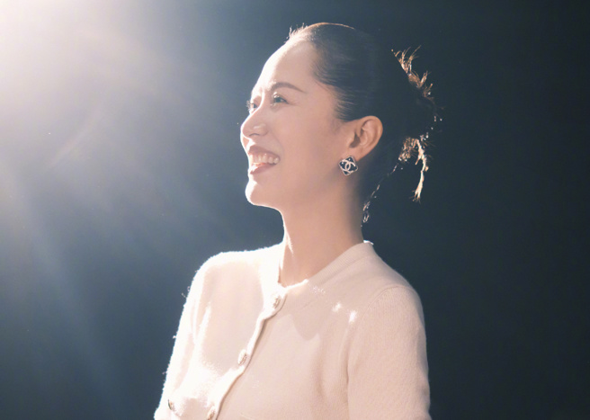 海清罹患怪病，不但骨头长肿瘤而且全身剧痛。(图/海清 微博)