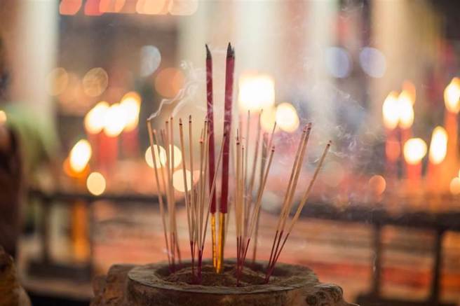 今（21）日是土地公福德正神圣诞，廖大乙分享有3种不同姿态的土地公，民眾在参拜时可观察神像区分，拜错的话恐越拜越衰。（示意图／Shutterstock）