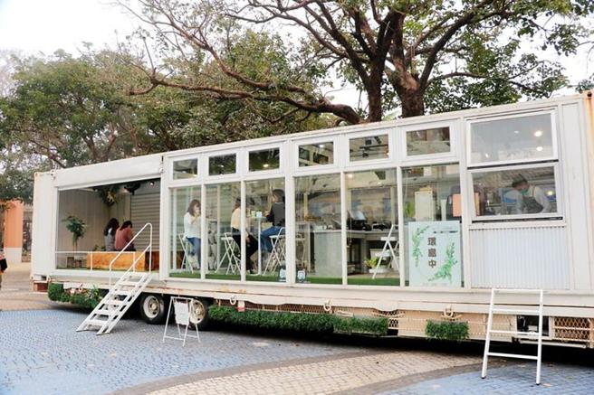 全台唯一环台货柜咖啡屋，停驻丽宝乐园度假区。　图：丽宝乐园渡假区／提供 