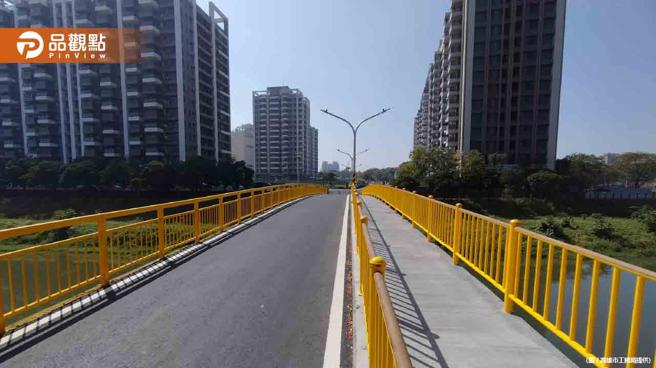 惠丰桥上机车与行人争道，影响人车安全，因此于桥梁侧兴建人行道。（品观点提供）