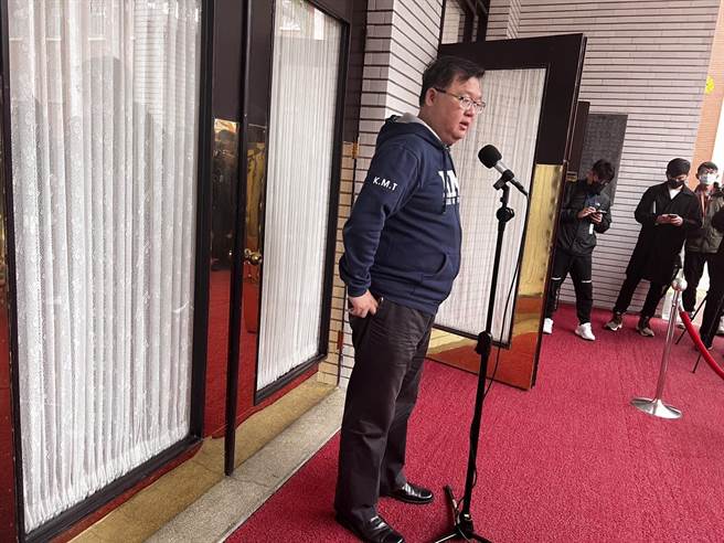 国民党立委李德维表示，立法院相关资料被用到电子媒体上谈话性节目，个人觉得不好也不对，希望好好了解，监视录影带如何外流，相关人员必须负责，仅2位立委调资料，应该查清楚、负责任。（游念育摄）