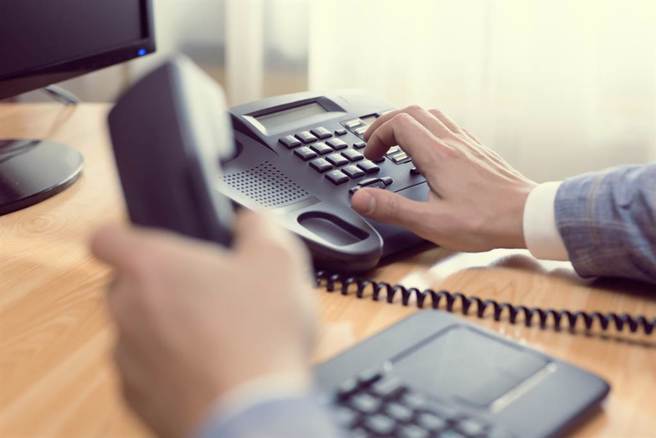 讲不听！屏东男2天狂打「110」57次，法官判罚金额出炉。（示意图／Shutterstock）