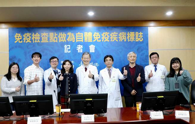 荣阳交研发团队合影。（北荣提供）